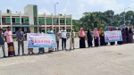 <small>দালালের নিরব চাঁদাবাজির প্রতিবাদে</small> দুমকিতে পায়রা সেতুর টোলপ্লাজায় মানববন্ধন