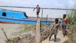 দুমকিতে চরের মাটি কাটাকালে ট্রলারসহ ৫ শ্রমিক আটক