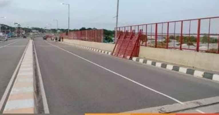লোহার গ্রিলে সৌন্দর্য হারাচ্ছে পায়রা সেতু