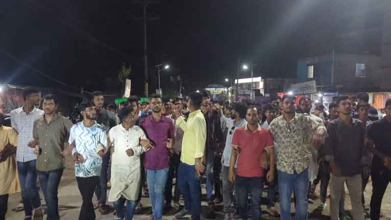 দুমকিতে ছাত্রদল আহবায়কের বহিষ্কারাদেশ প্রত্যাহার দাবিতে বিক্ষোভ