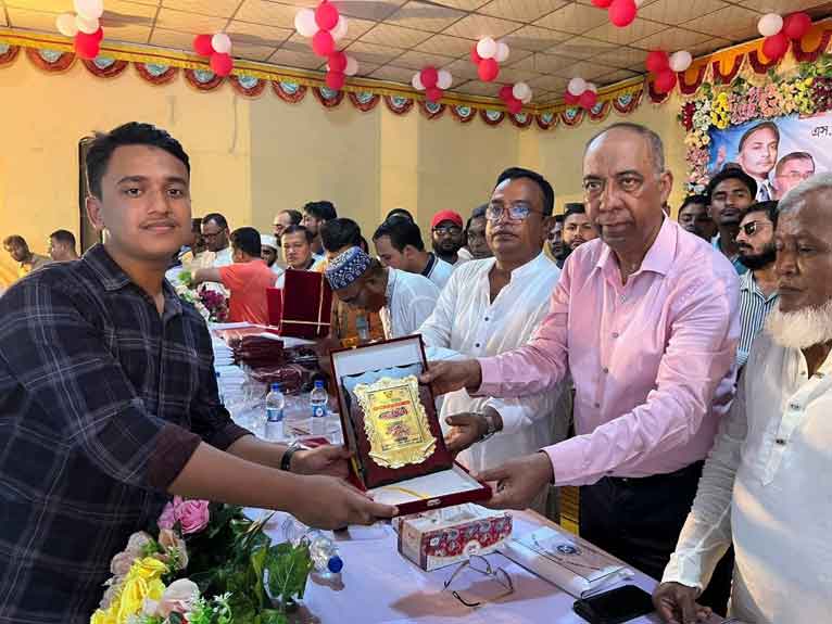 চরফ্যাশনে জিপিএ-৫ শিক্ষার্থীদের জিয়া পরিষদের সংবর্ধনা ও বৃত্তি
