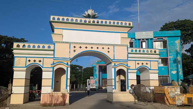 কুয়াকাটা পৌরসভার দুই কর্মচারীর বিরুদ্ধে অসদাচরণের অভিযোগ