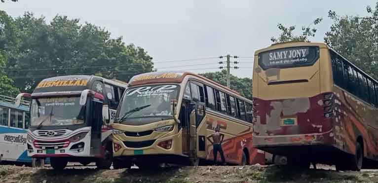 চাঁপাইনবাবগঞ্জ রাজশাহী-ঢাকা রুটে দূরপাল্লার বাস বন্ধ