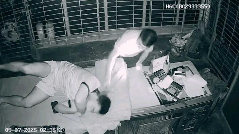 হত্যাকাণ্ডের সময়কার সিসিটিভি ফুটেজ থেকে সংগৃহীত ছবি