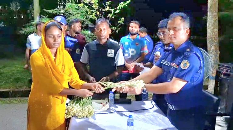 পটুয়াখালীতে তদবির-ঘুষ ছাড়াই ১২০ টাকায় পুলিশের চাকরি