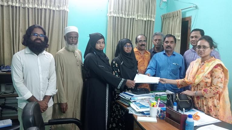 কলাপাড়ায় টেকসই বেড়িবাঁধ নির্মাণের দাবিতে ক্ষতিগ্রস্ত পরিবারের বৈঠক