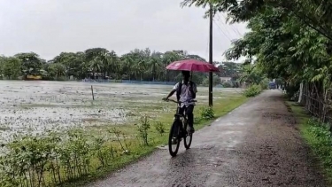 কলাপাড়ায় লঘুচাপ ও মৌসুমী বায়ুর প্রভাবে বৃষ্টিপাত, জনজীবনে ভোগান্তি