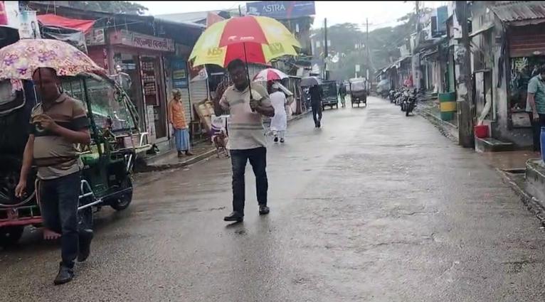 উপকূলে সক্রিয় মৌসুমী বায়ু: টানা বৃষ্টিতে জনজীবনে দুর্ভোগ