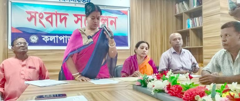 কলাপাড়ায় কলেজ শিক্ষার্থীর শিক্ষাজীবন রক্ষায় সংবাদ সম্মেলনে মায়ের আকুতি