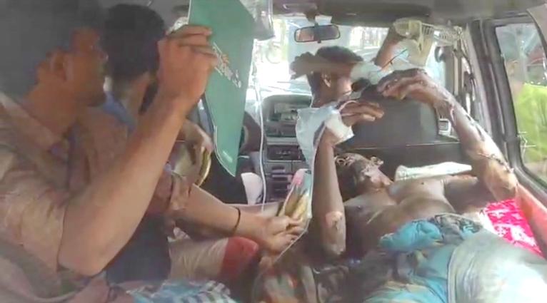 কুয়াকাটায় মাছধরা ট্রলারে গ্যাস সিলিন্ডার বিস্ফোরণ, দগ্ধ ৩ জেলে