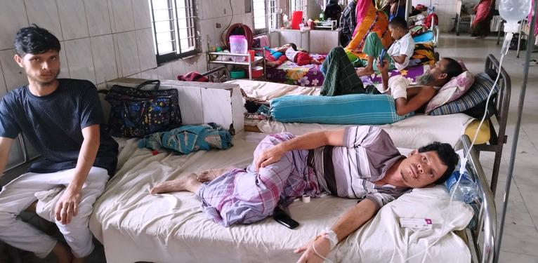 নেছারাবাদে কবরস্থান নিয়ে মারামারি, আহত ১