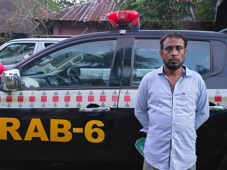 পটুয়াখালীর মহিপুরে জেলে হত্যায় পলাতক আসামি গ্রেফতার