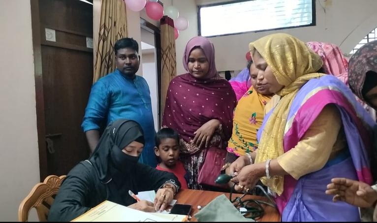 চাঁপাইনবাবগঞ্জে হক ক্লিনিকে ফ্রি মেডিকেল ক্যাম্প অনুষ্ঠিত