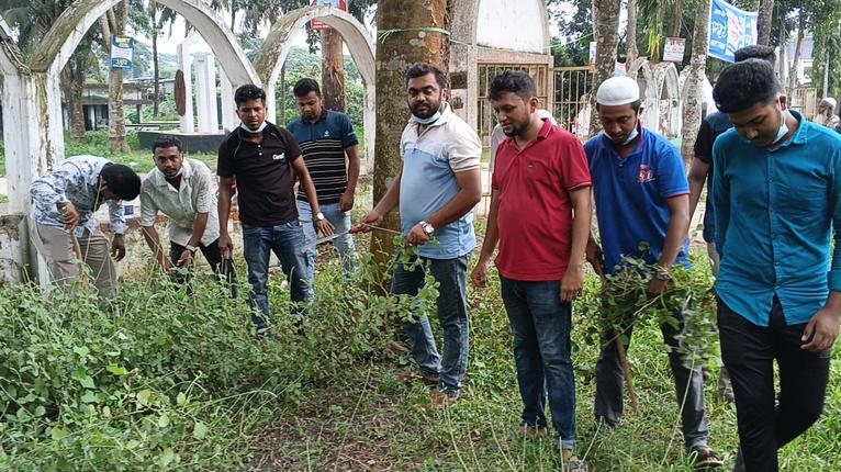 গৌরনদীতে পৌর ছাত্রদলের উদ্যোগে পরিচ্ছন্নতা ও বৃক্ষরোপণ