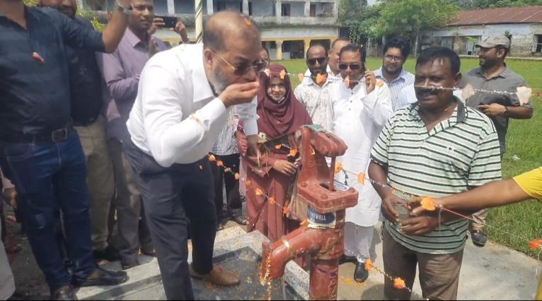 বাগেরহাটে স্কুলে সুপেয় পানির উৎস স্থাপন করলেন লায়ন ফরিদ
