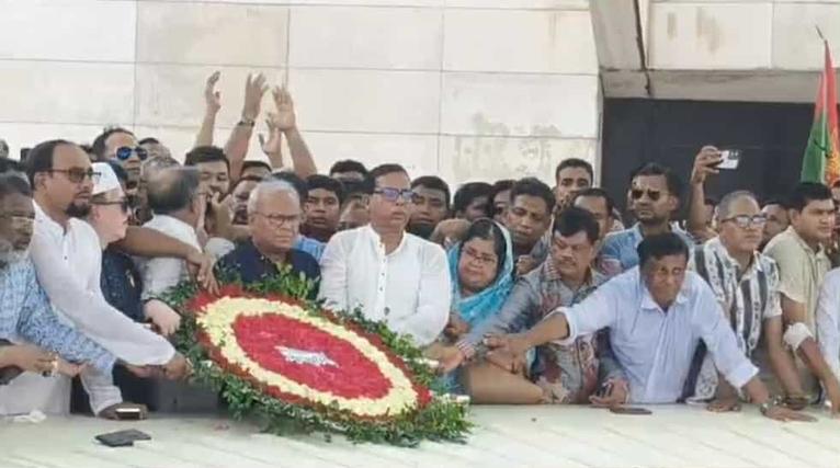 পিরোজপুর জেলা বিএনপির আহ্বায়ক কমিটির জিয়ার মাজারে শ্রদ্ধা
