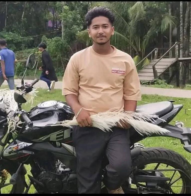 নেছারাবাদে চলন্ত মটরসাইকেলে রশিতে পেচিয়ে কলেজছাত্রের মৃত্যু