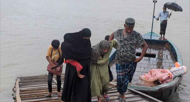 বন্দরে তিন নম্বর সংকেতে পণ্য খালাস ব্যাহত
