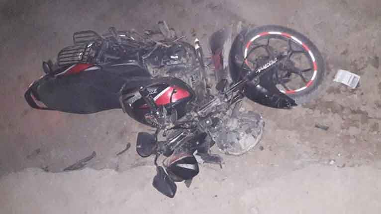 পায়রা সেতুতে পিকআপের ধাক্কায় মোটরসাইকেল আরোহীর পা বিচ্ছিন্ন
