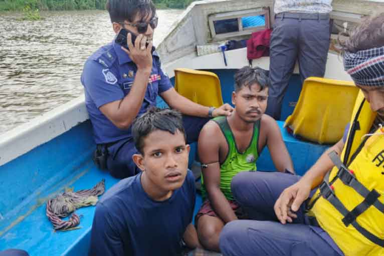 ইন্দুরকানীতে ইলিশ শিকারে ২ জেলের জেল ও জরিমানা