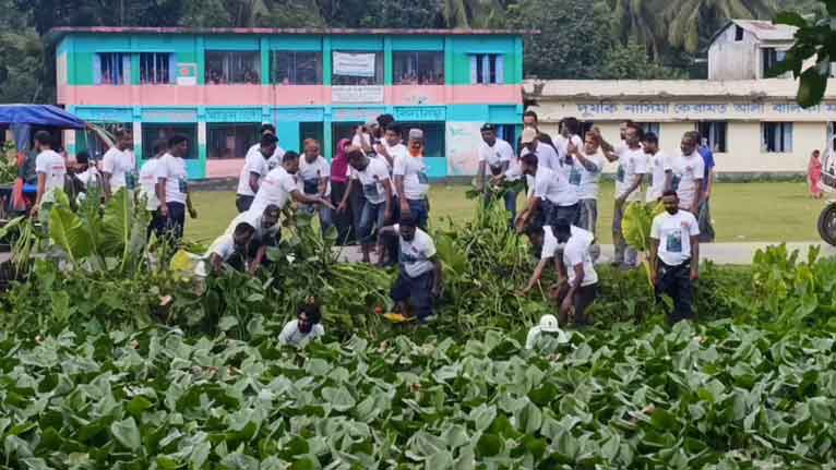 দুমকিতে যুবদলের উদ্যোগে পিরতলা খাল পরিষ্কার অভিযান