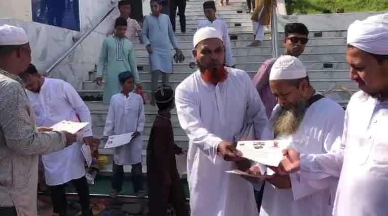 গোপালগঞ্জে বিএনপি নেতার পক্ষে শ্রমিক দলের লিফলেট বিতরণ