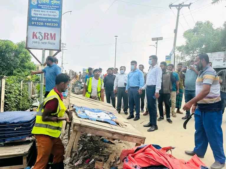 কুয়াকাটা জিরো পয়েন্টে অর্ধশতাধিক অবৈধ স্থাপনা উচ্ছেদ