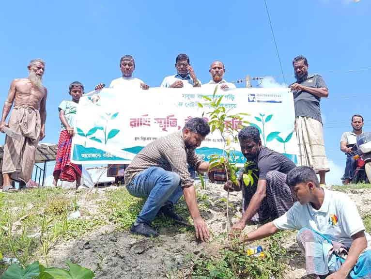 বরগুনায় জলবায়ু ও পরিবেশের ভারসাম্য রক্ষায় দুই শতাধিক বৃক্ষরোপণ
