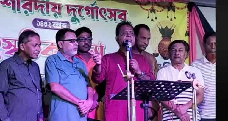 কলাপাড়ায় বিএনপি’র কেন্দ্রীয় নেতার পুজা মন্ডপ পরিদর্শন
