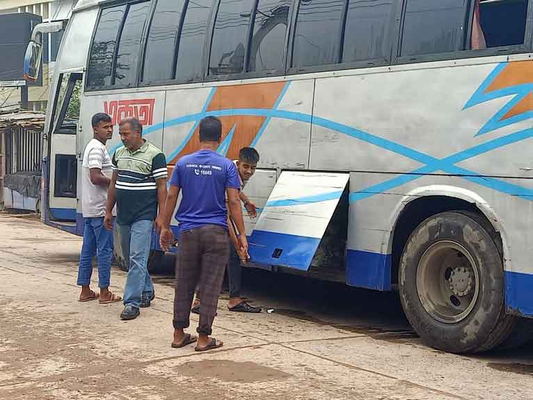 চাঁপাইনবাবগঞ্জে দূর পাল্লার বাস চলাচল শুরু, জনমনে স্বস্তি