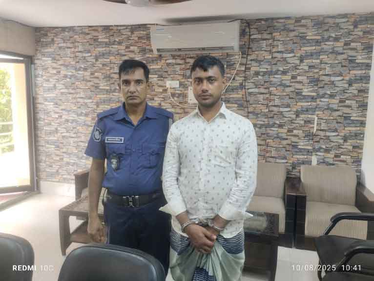 দুমকিতে মা-ইলিশ শিকারে যুবকের ১৮ দিনের কারাদন্ড