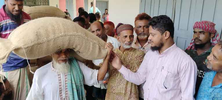 দশমিনায় ১৪‘শ ৫৫ জেলে পরিবারে চাল বিতরণ
