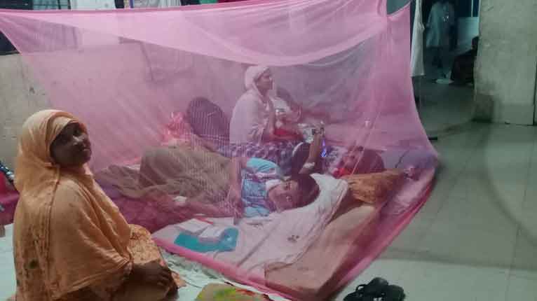 কলাপাড়ায় ডেঙ্গুর প্রকোপ বেড়েছে, শয্যা সংকটে থাকছেন ফ্লোরে