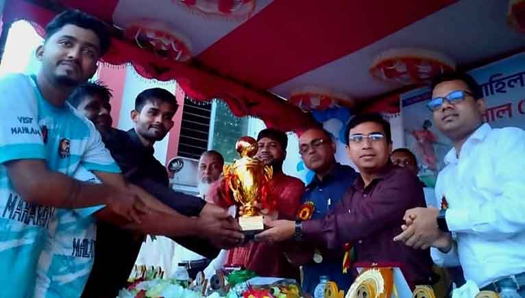 গৌরনদীতে ফুটবল টূর্নামেন্টের পুরস্কার বিতরণ