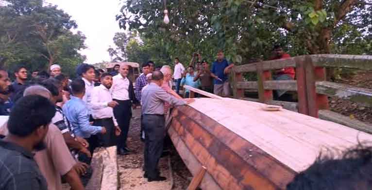 দেশীয় কারিগরেই নৌকা নির্মাণে আগ্রহী উপদেষ্টা ফারুক-ই-আজম