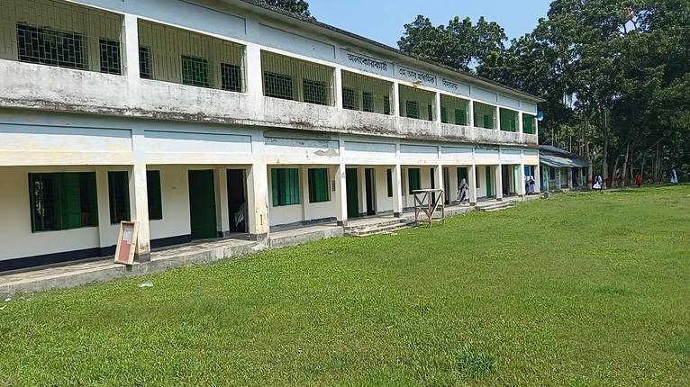 নেছারাবাদে বিদ্যালয়ে রহস্যজনক চুরি