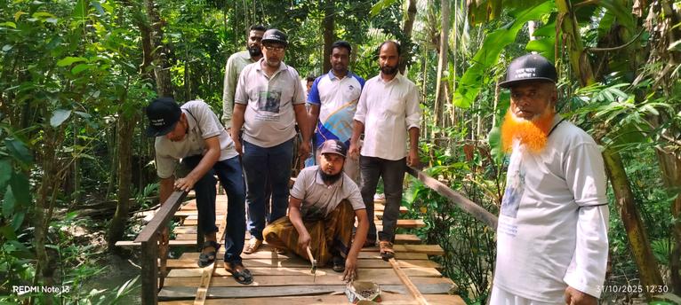 নেছারাবাদের বলদিয়ায় স্বেচ্ছাশ্রমে চলছে উন্নয়ন কার্যক্রম