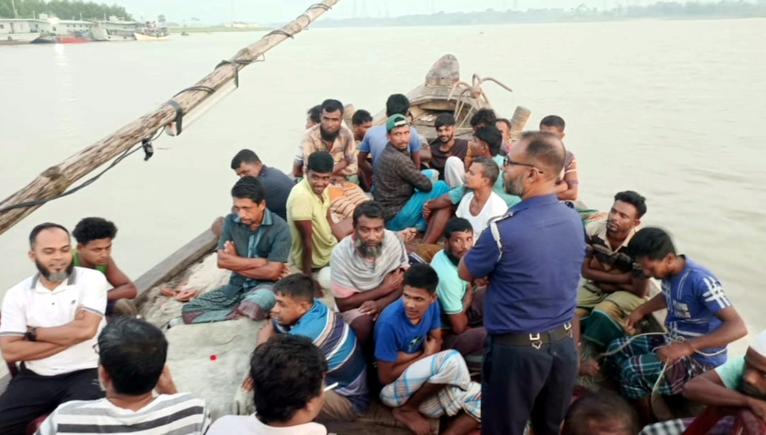 কলাপাড়ায় মা ইলিশ রক্ষায় শেষ দিনে ২৬ জেলে আটক