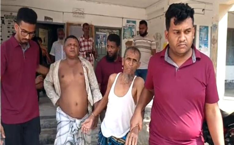 গৌরনদীতে দুই ছিনতাইকারী গণপিটুনির পর পুলিশের হাতে