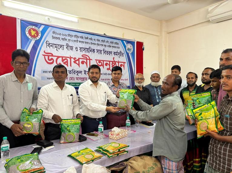 মির্জাগঞ্জে ৫ হাজার কৃষকের মাঝে বিনামূল্যে বীজ ও সার