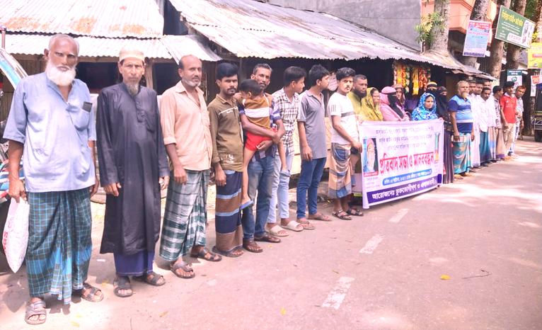 নেছারাবাদে বিশ্ব শিক্ষক দিবসে শিক্ষকের বিরুদ্ধে মানববন্ধন