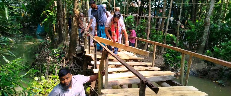 নেছারাবাদে স্বেচ্ছাশ্রম ও নিজস্ব অর্থায়নে চলছে উন্নয়ন কার্যক্রম