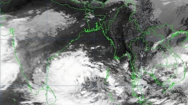 বঙ্গোপসাগরে ঘূর্ণিঝড় ‘মোনথা’: পায়রায় ২ নম্বর হুঁশিয়ারি সংকেত