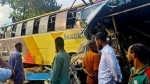 গৌরনদীতে দুই বাসের সংঘর্ষে আহত ২