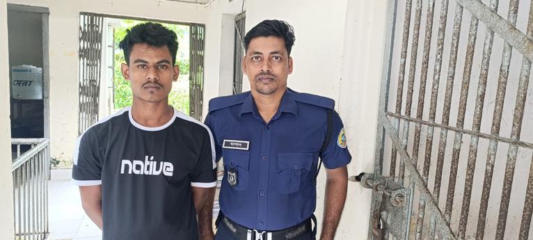 সহযোগী হিসেবে অভিযুক্ত আইয়ুব আলী মৃধা
