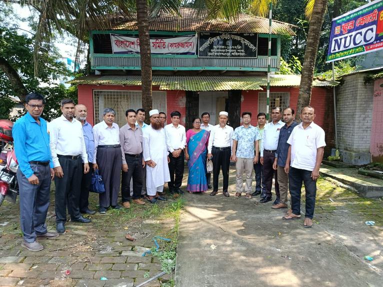 আগৈলঝাড়ায় শিক্ষকদের কর্মবিরতি পালন