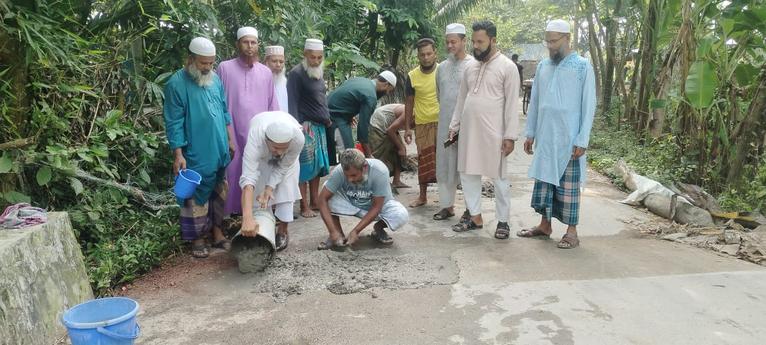 দশমিনায় জামায়াত নেতাকর্মীদের উদ্যোগে কালভার্ট ও সড়ক সংস্কার