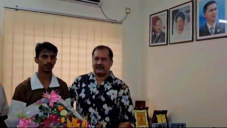 চিকিৎসা শেষে দেশে ফিরে ফুলেল শুভেচ্ছায় সিক্ত জুলাই যোদ্ধা হাসান