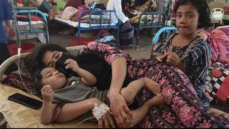 গৌরনদী উপজেলা স্বাস্থ্য কমপ্লেক্সে চিকিৎসাধীন দিনা বেগম