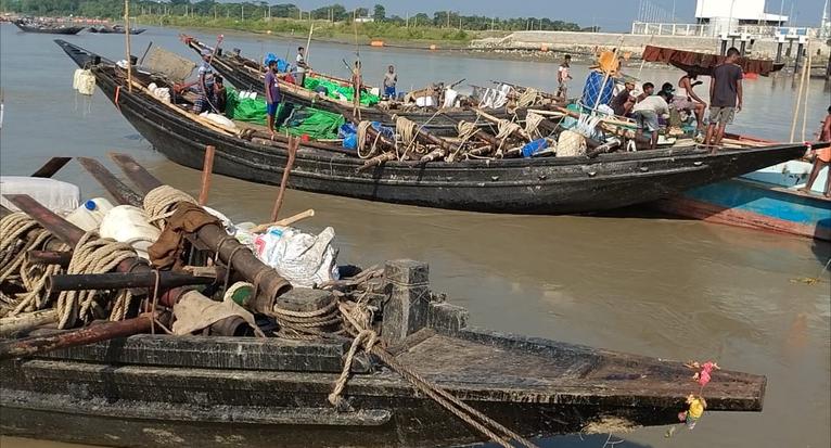 শুটকি মৌসুমে সাগরে নামছেন উপকূলের হাজারো জেলে